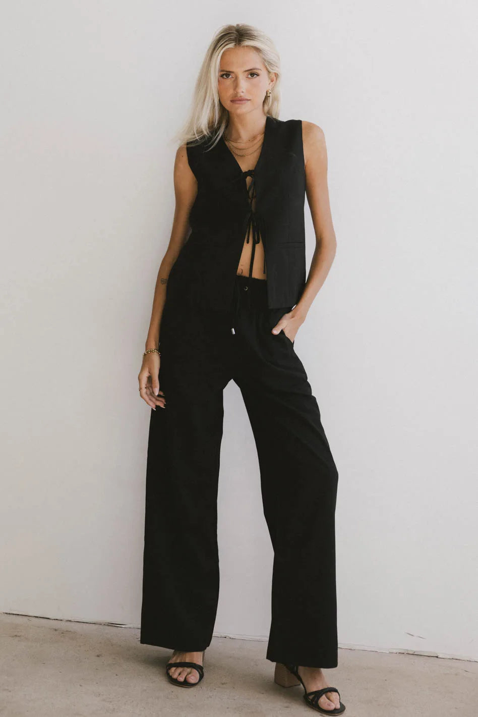 Casual yet chic women’s outfits for work or play   Eslyn Baggy Pants in Black