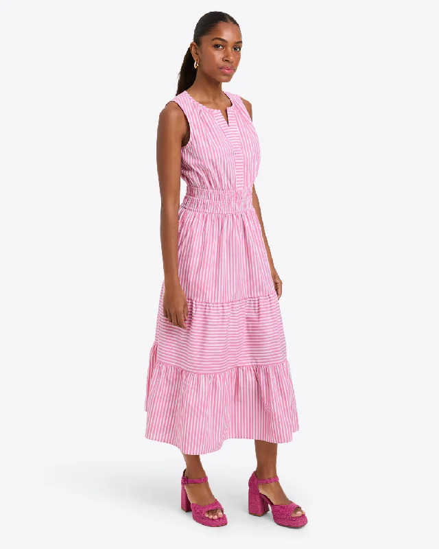 Fashion-forward women’s clothing on a budget   Maternity dress for a travel adventure to be easy to wear and move inDelilah Midi Dress in Crisp Cotton